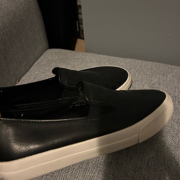 Calvin Klein slide on style shoe - Picture 3 of 6